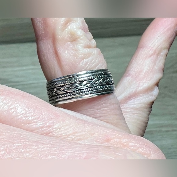 Vintage Handmade Designer Signed Textured Sterling Silver Band Ring, Size 8 - Picture 6 of 7